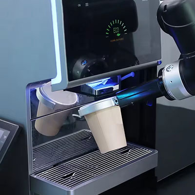 COFFEE ROBOT WITH LATTE ART
