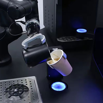 COFFEE ROBOT WITH LATTE ART